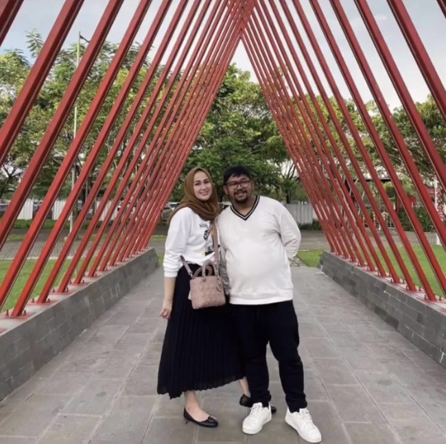 Rumah tangga komedian Bedu tengah jadi sorotan. Setelah 15 tahun, Bedu memilih meggugat cerai sang istri, Irma Kartika. Foto: Instagram/@beddu17