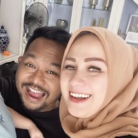 Sebelum kabar perceraian, Bedu dan istrinya kerap terlihat mesra dan membagikannya ke media sosial. Kini kemesraan keduanya terancam tinggal kenangan. Foto: Instagram/@beddu17