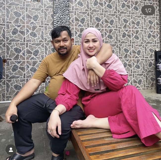 Dari pernikahannya, Bedu dan Irma dikaruniai 3 orang anak. Terlihat dari beberapa unggahannya, Bedu dan Irma juga kerap menghabiskan waktu dan berlibur bersama buah hatinya. Foto: Instagram/@beddu17