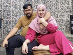 7 Foto Mesra Komedian Bedu & Istri, 15 Tahun Menikah Kini Gugat Cerai