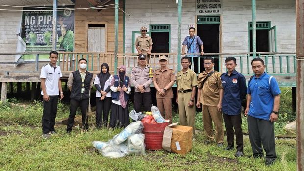 Bhabinkamtibmas Desa Long Sule dan Long Pipa, Bripka Rudi.