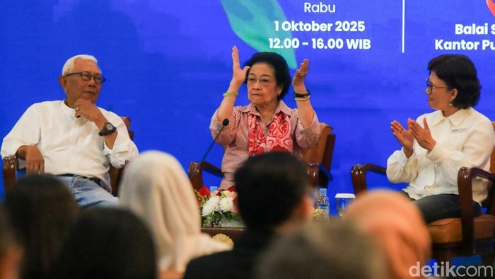 Megawati Soekarnoputri saat menjadi pembicara di UGM, Rabu (1/10/2025).
