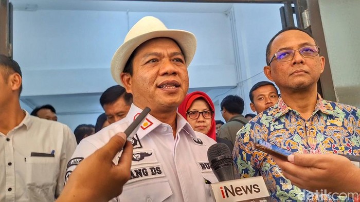 Bupati Bandung Dadang Supriatna