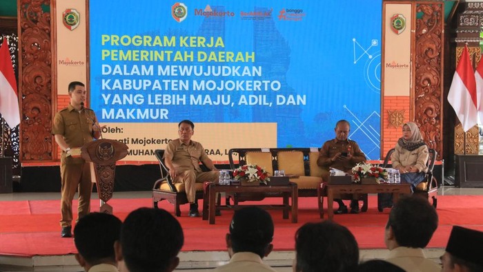 Bupati Mojokerto Muhammad Albarraa (Gus Barra)