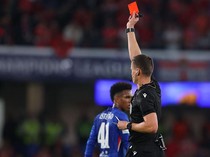 Kartu Merah Jadi Teman Akrab Chelsea