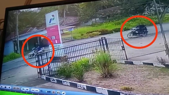 Diduga tiga pelaku begal bersenpi di Musi Rawas terekam CCTV usai membegal guru SD