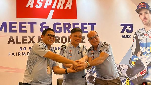 Direktur Komersial dan Pemasaran Gresini Racing, Carlo Merlini (kanan)