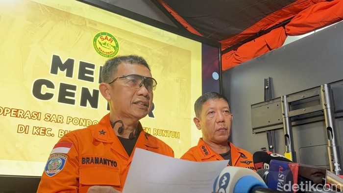 Direktur Operasi pencarian dan Pertolongan Basarnas Laksamana Pertama TNI Yudhi Bramantyo