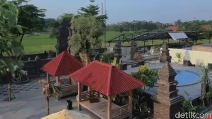 Dusun Mahkota Resto di Kuningan