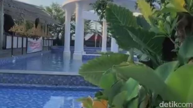 Dusun Mahkota Resto di Kuningan