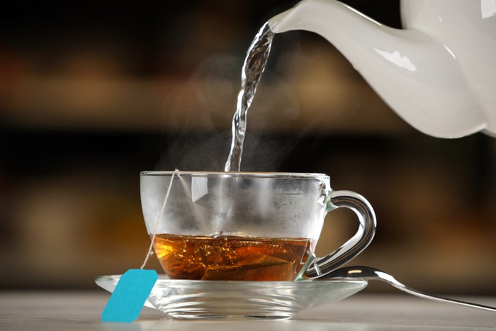 5 Etiket Minum Teh yang Wajib Kamu Tahu Biar Makin Elegan