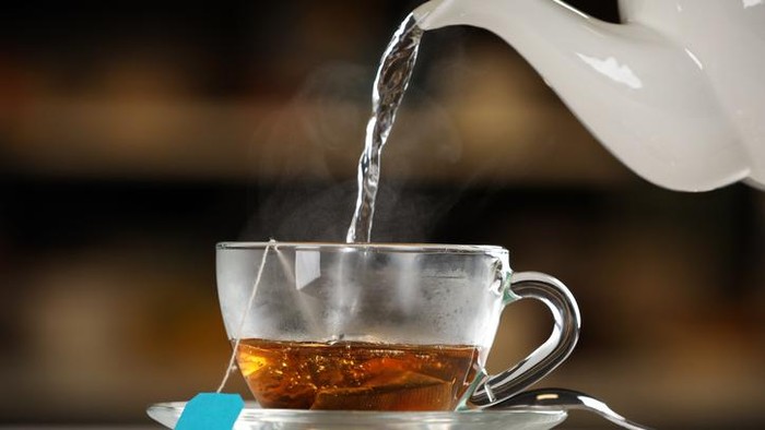 5 Etiket Minum Teh yang Wajib Kamu Tahu Biar Makin Elegan