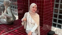 Usia 19, aku memilih jalan sendiri. Kerja, nabung, dan berusaha. Mobil ini bukan cuma kendraan, tapi simbol bahwa aku bisa mengatur hidupku sendiri, meski masih banyak belajar, tulis Zia di Instagram yang dilihat pada Kamis (2/10/2025). (Foto: dok Instagram finazia)
