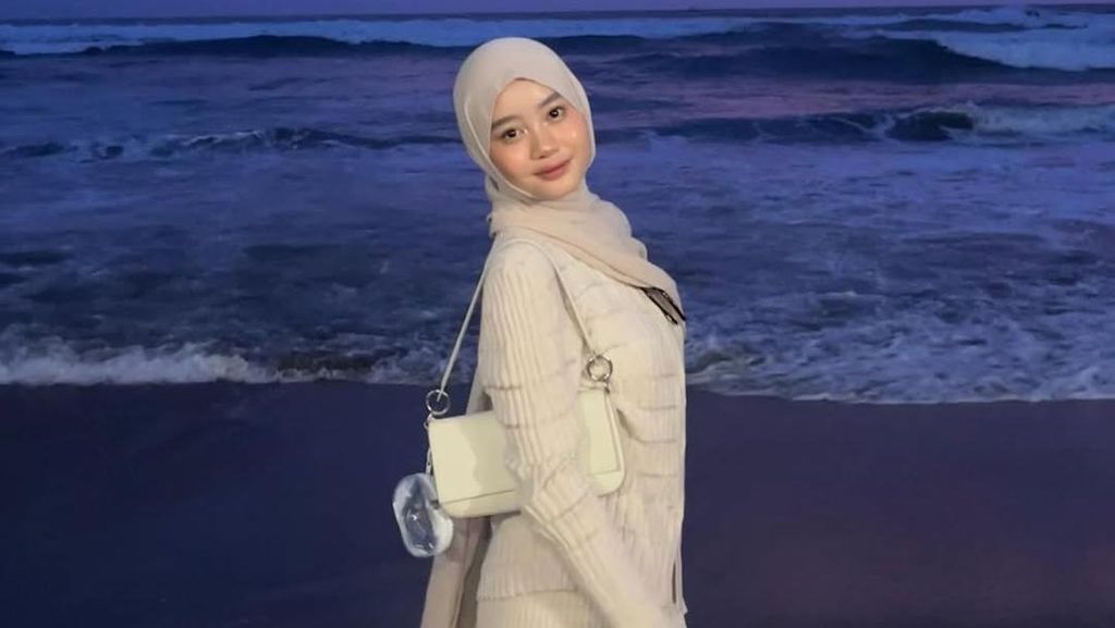 Pesona Zia Aku Dah Lupa Bangga Punya Mobil Sendiri di Usia 19 Tahun