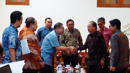 Gubernur Bali Wayan Koster dan Bupati Badung I Wayan Adi Arnawa memanggil manajemen GWK di Jayasabha, Senin (30/9/2025). (Humas Pemprov Bali)