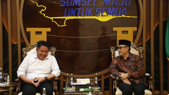 Gubernur Sumsel Herman Deru saat menerima Deputi Bidang Pembinaan san Pengawasan JPH HEA Chuzaemi Abidin
