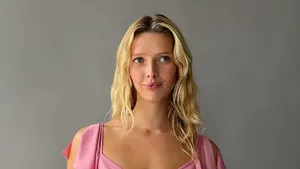 Putri Gwyneth Paltrow & Chris Martin Jadi Model Gap, Pesonanya Curi Perhatian