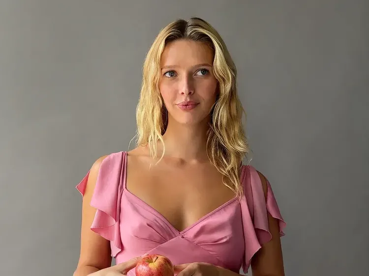 Putri Gwyneth Paltrow & Chris Martin Jadi Model Gap, Pesonanya Curi Perhatian