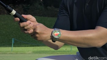 Mode golf Watch GT 6 Pro juga dapat memperlihatkan slope dan grid, serta menunjukkan jarak dari lubang. Foto: Virgina Maulita Putri/detikINET
