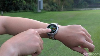 Mode golf Watch GT 6 Pro kini mendukung lebih dari 17.000 peta jalur di seluruh dunia termasuk 150 di Indonesia. Huawei juga meningkatkan tampilan antarmukanya yang kini mendukung 3D view dan dapat di-zoom. Foto: Virgina Maulita Putri/detikINET