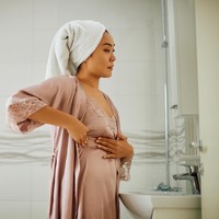 Tak Cuma Faktor Usia, Ini 3 Kebiasaan yang Bikin Payudara Cepat Kendur