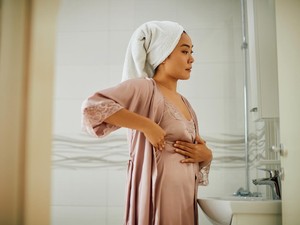 Tak Cuma Faktor Usia, Ini 3 Kebiasaan yang Bikin Payudara Cepat Kendur