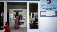 Warga memanfaatkan teknologi desalinasi ini untuk mendapatkan pasokan air bersih, solusi penting bagi masyarakat pesisir. Foto: ANTARA FOTO/Aprillio Akbar
