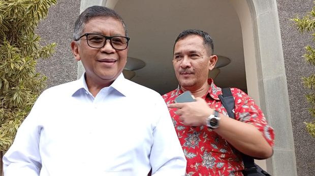 Ketua Komisi A DPRD DIY, Eko Suwanto, bersama Sekjen DPP PDI Perjuangan, Hasto Kristiyanto. Foto diunggah Rabu (1/10/2025).