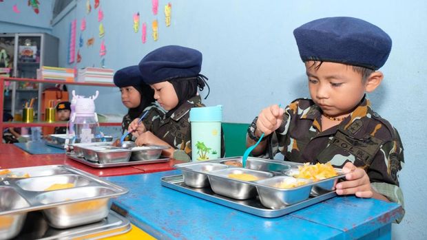 Kapolda Riau Irjen Herry Heryawan meresmikan dapur SPPG Brimob untuk mendukung program Makan Bergizi Gratis (MBG), Rabu (1/10/2025).