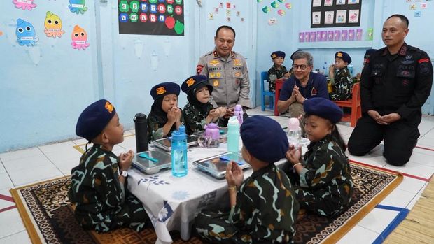 Kapolda Riau Irjen Herry Heryawan meresmikan dapur SPPG Brimob untuk mendukung program Makan Bergizi Gratis (MBG), Rabu (1/10/2025).