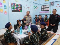 Rocky Gerung Puji Dapur SPPG Polda Riau: Patut Jadi Contoh Polda Lain