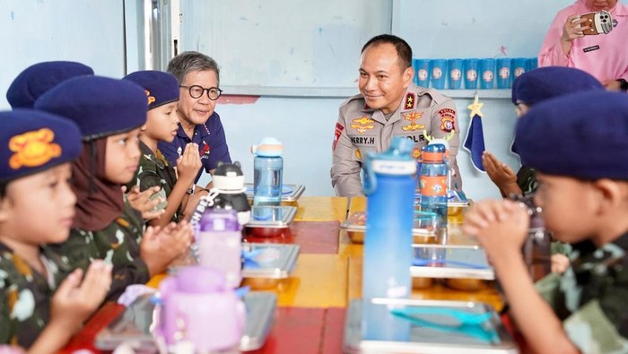 Kapolda Riau Irjen Herry Heryawan meresmikan dapur SPPG Brimob untuk mendukung program Makan Bergizi Gratis (MBG), Rabu (1/10/2025).