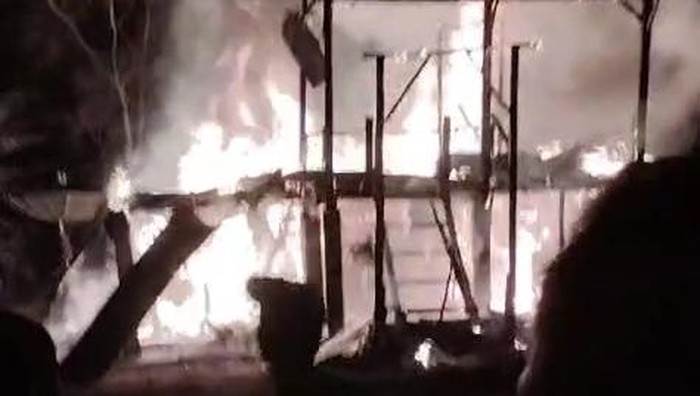 Rumah di OKU Timur ludes dilalap api hingga empat orang tewas