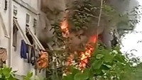 Kebakaran hunian pekerja di IKN tampak dari dekat. Proses pemadaman berlangsung cepat.