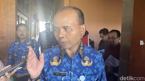 Kepala Dinas LHK Bali I Made Rentin di Kantor DPRD Bali, Rabu (1/10/2025). (Rizki Setyo)
