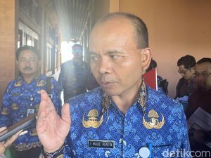 Lumpur Hasil Pengerukan Muara Sungai Badung Dibuang ke TPA Suwung