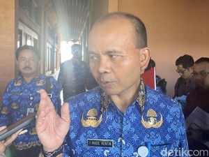 Lumpur Hasil Pengerukan Muara Sungai Badung Dibuang ke TPA Suwung