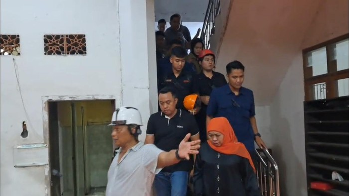 Kepanikan yang terjadi saat getaran gempa dirasakan di Ponpes Al Khoziny Sidoarjo.