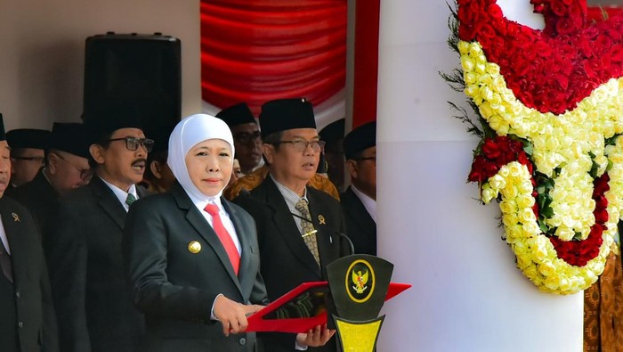 Khofifah saat upacara peringatan Hari Kesaktian Pancasila