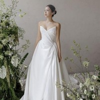 Tampil anggun dalam balutan gaun pengantin berwarna putih. Kim Ok Vin memamerkan sederet hasil foto prewedding jelang hari-H. Foto: dok. Ghost Studio