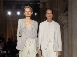 Foto: Koleksi Terakhir Giorgio Armani Sebelum Meninggal