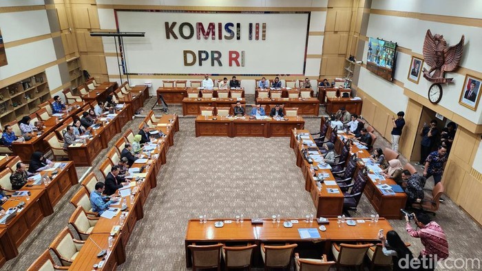 Komisi Yudisial saat rapat di DPR (Adrial/detikcom).