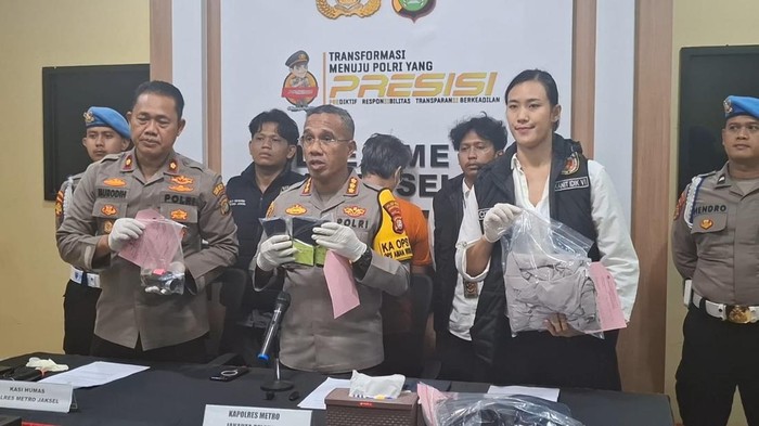 Konferensi pers Polres Metro Jakarta Selatan ungkap kasus predator seks anak