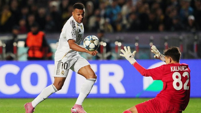 Soccer Football - UEFA Champions League - Kairat v Real Madrid - Central Stadium, Almaty, Kazakhstan - September 30, 2025 Real Madrids Kylian Mbappe scores their second goal REUTERS/Pavel Mikheyev