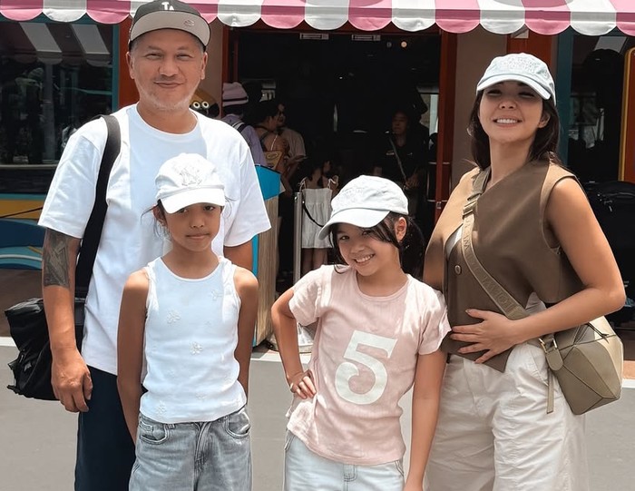 Liburang Gading, Gisel, Gempi Liburang Gading, Gisel, Gempi ke Singapura