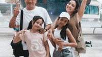 Gading, Gisel, Gempi dan seorang temannya liburan bareng ke Universal Singapura dalam berbagai momen yang diupload pada Selasa (30/9/2025). (dok. Instagram gadiiing)