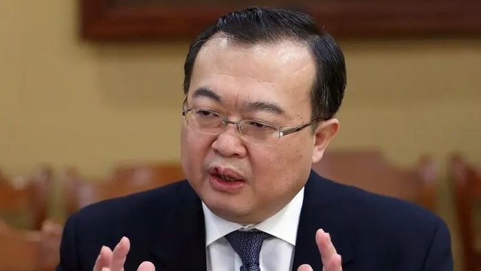 Liu Jianchao, Chinas former Assistant Foreign Minister and Special Envoy, speaks during a meeting with then Sri Lankas Prime Minister Ranil Wickremesinghe (not pictured) in Colombo February 6, 2015. (File photo: Reuters)