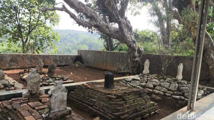 Makam Rambut Eyang Hasan Maolani