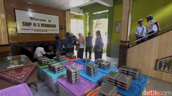 763 porsi makanan MBG di SMPN 5 Rembang dikembalikan ke SPPG, Rabu (1/10/2025).