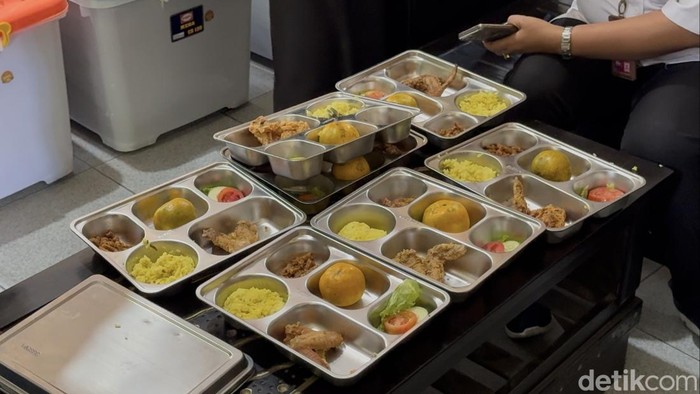 MBG di Rembang ditolak sekolah karena nasi berlendir.